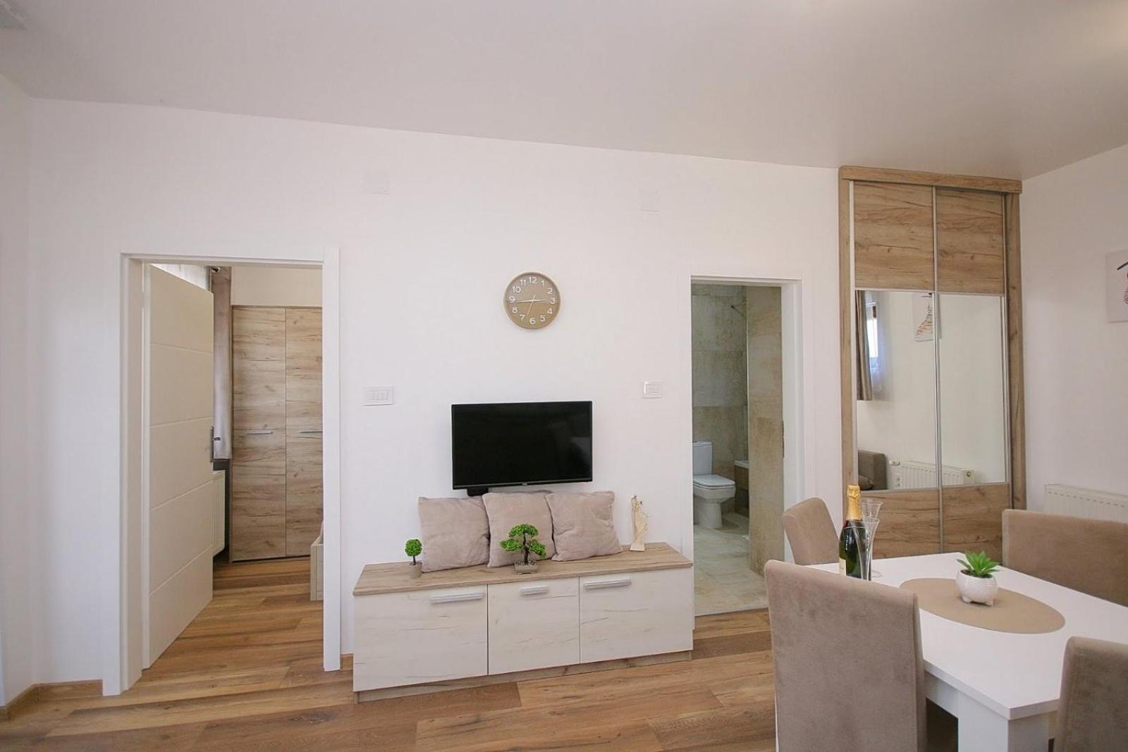 Anro Apartment Palic Bagian luar foto