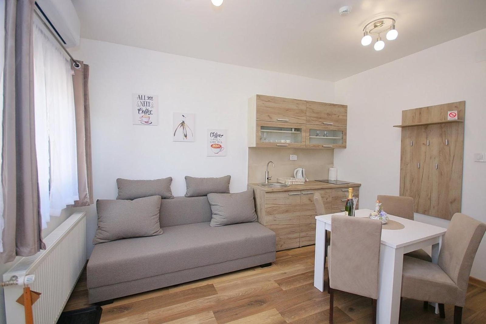 Anro Apartment Palic Bagian luar foto
