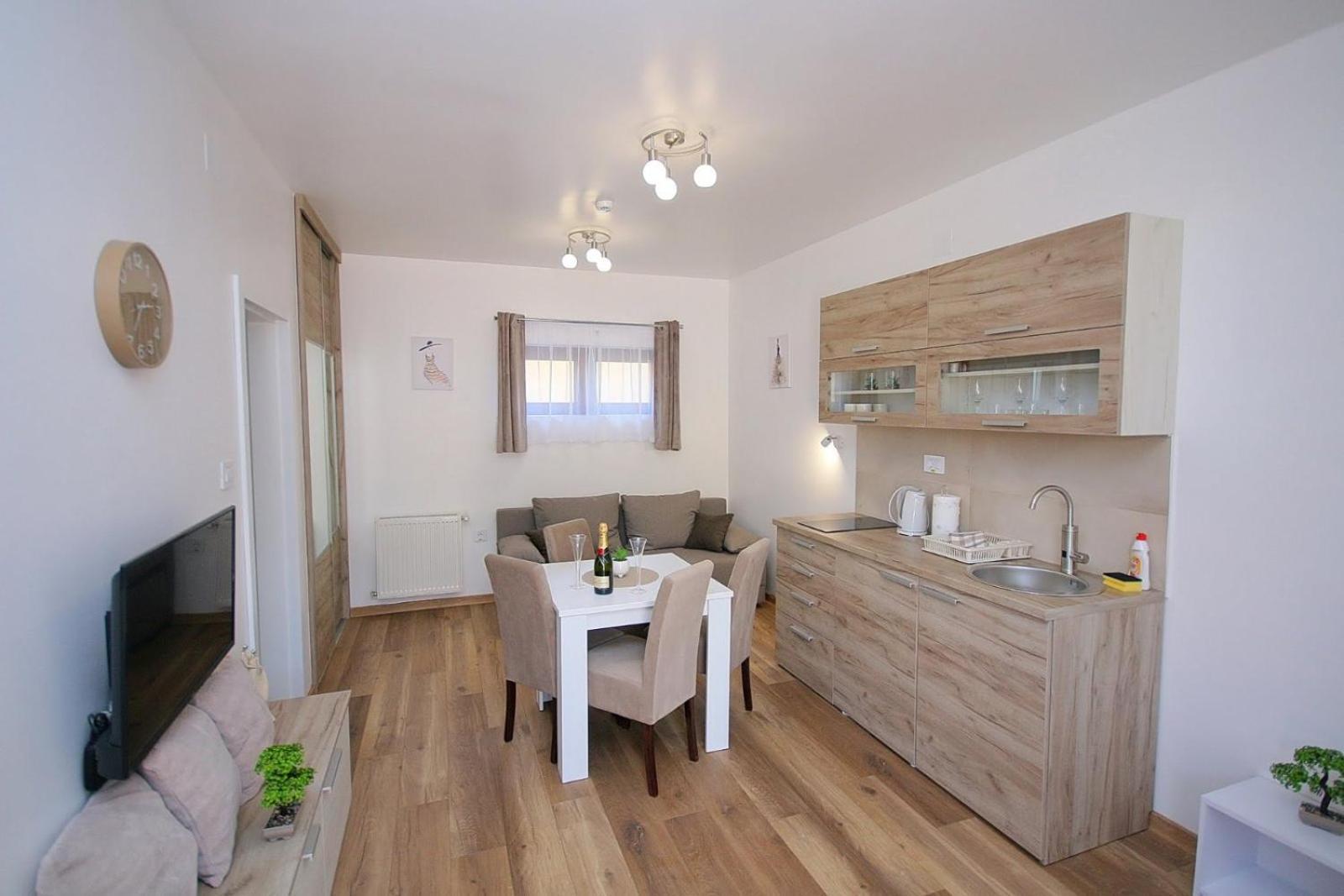 Anro Apartment Palic Bagian luar foto