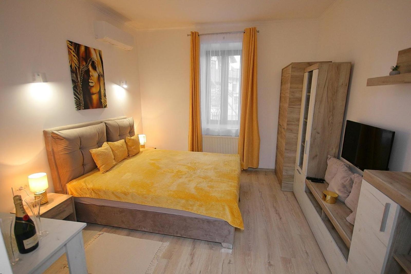 Anro Apartment Palic Bagian luar foto